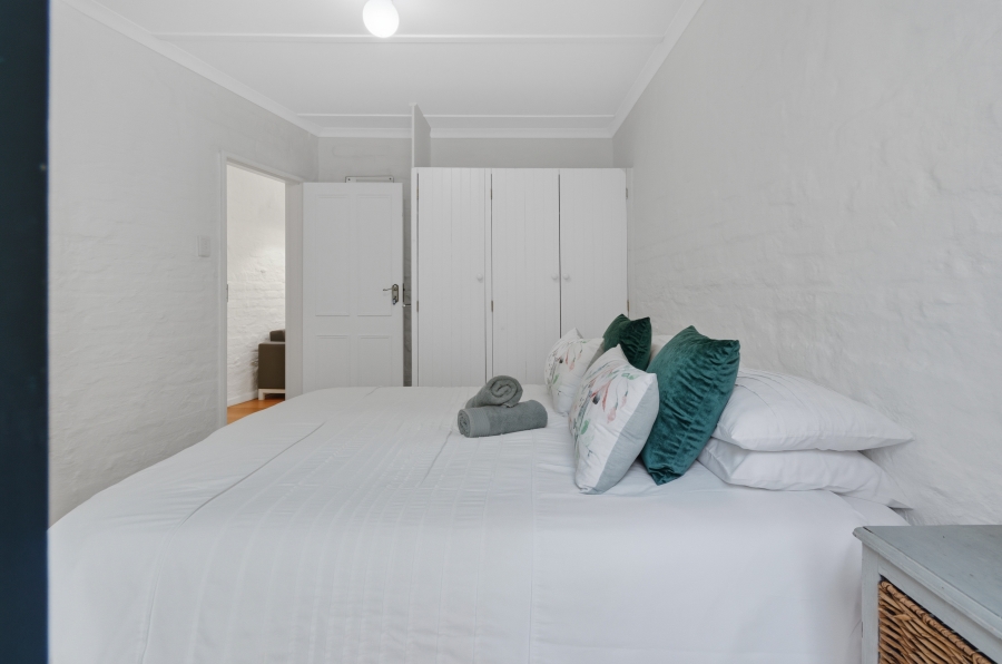 7 Bedroom Property for Sale in Mountainside Western Cape